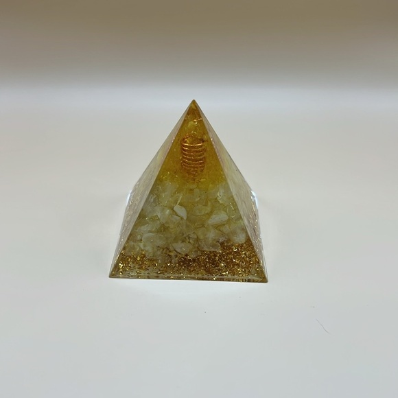 Chakra Citrine Orgonite Pyramid Natural Stone - Picture 3 of 7